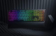 全新Razer Ornata V2游戏键盘具有混合开关