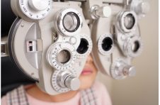 依托眼科专家打造的近视管理体系，铂林眼科为孩子的眼健康负责